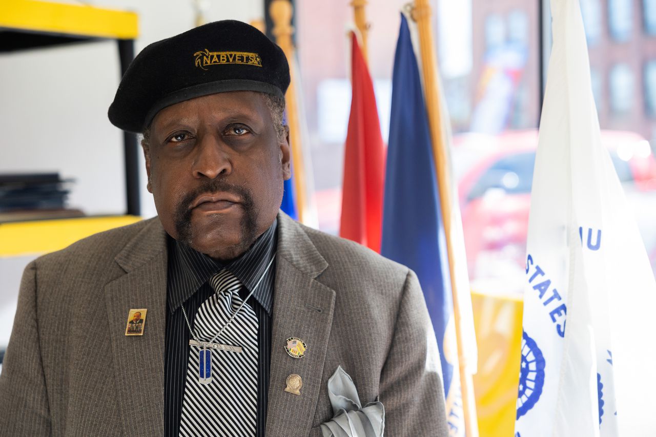 Black Vietnam servicemen help carry the banner for today&rsquo;s military veterans